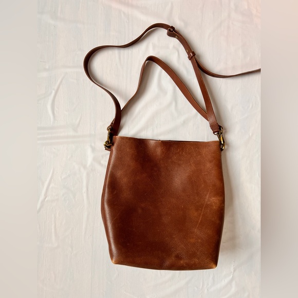 Madewell Handbags - Madewell Transport Bucket Tote Mahogany leather shoulder strap crossbody